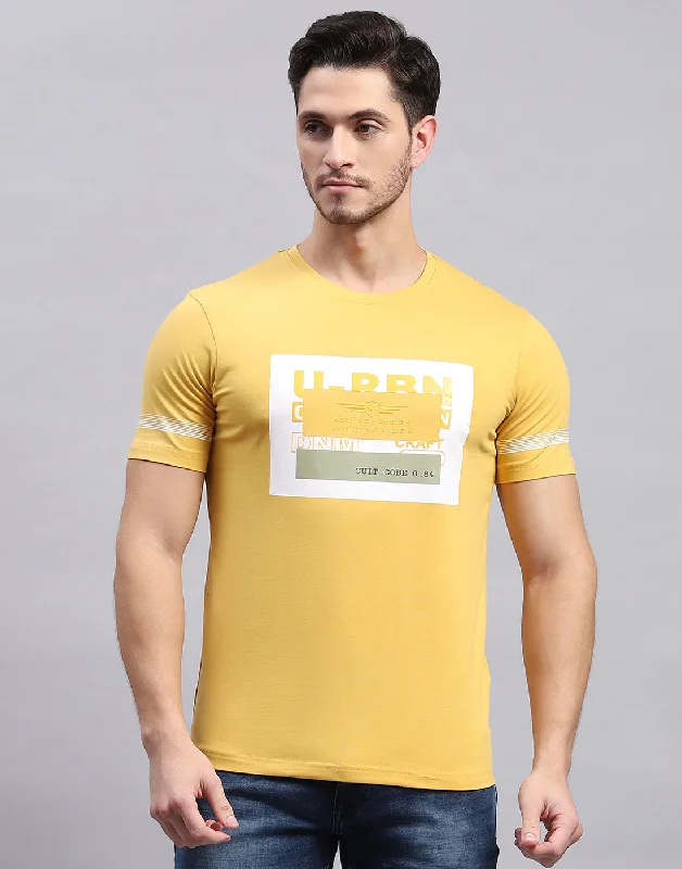 Men's high-neck t-shirt-Men Mustard Printed Round Neck Half Sleeve T-Shirt