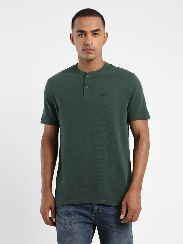 Men's travel-friendly t-shirt-Men's Solid Henley Neck T-shirt